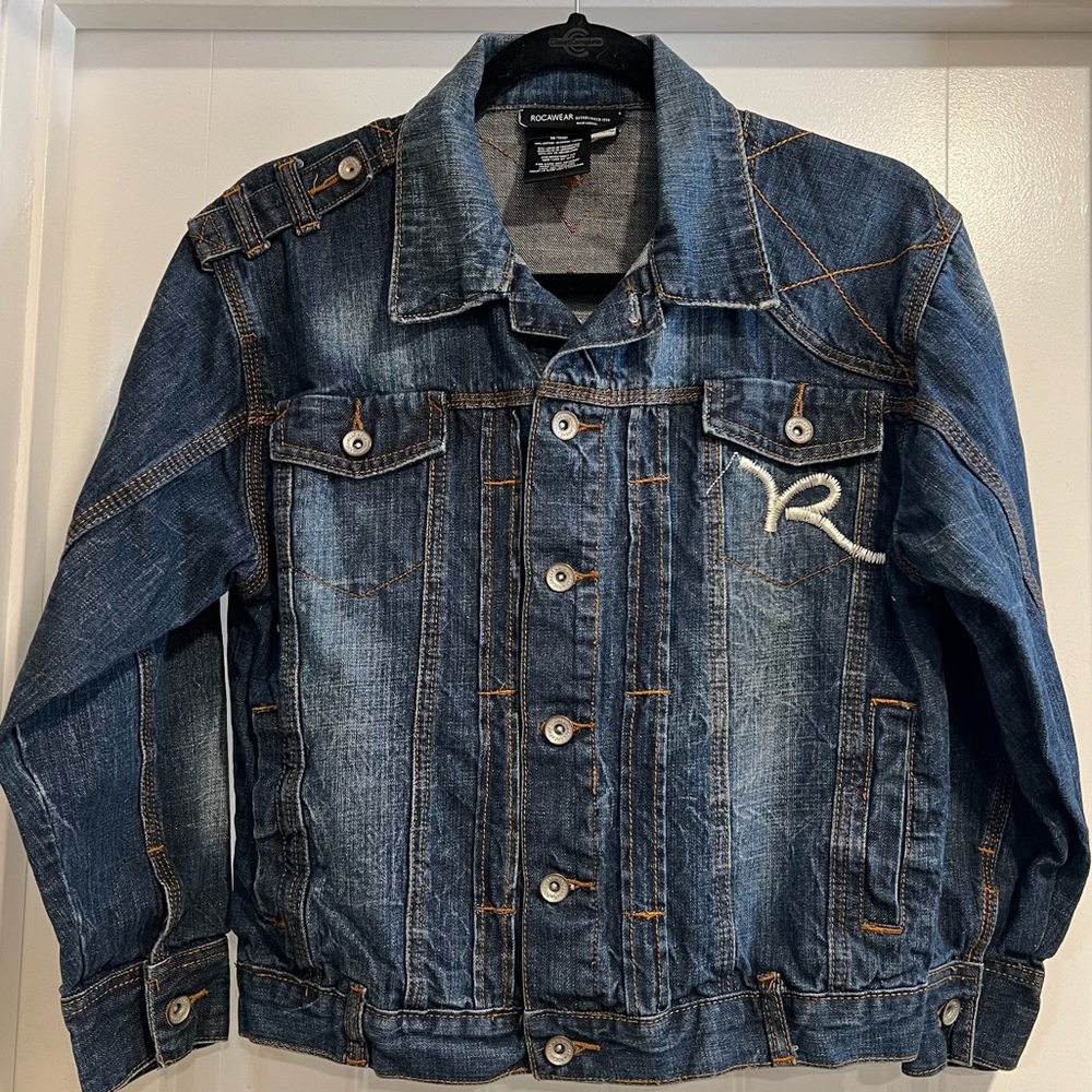 Rocawear Vintage Embroidered‎ Dark Wash Blue Jean Denim Jacket. Size Medium.